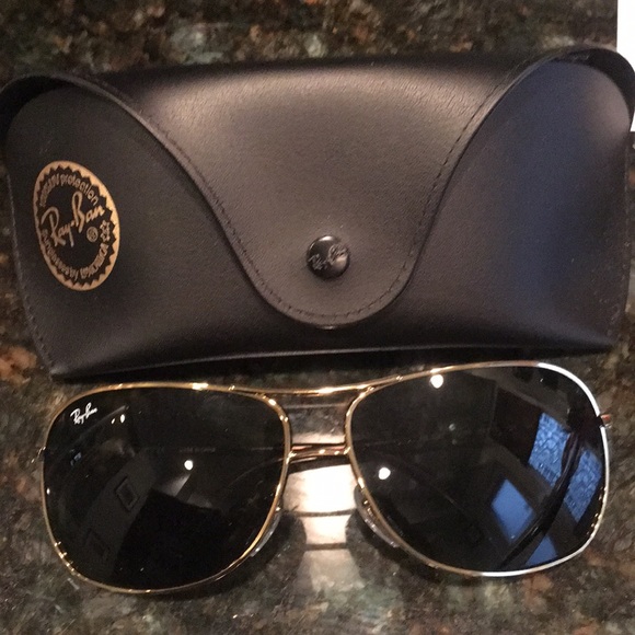 Ray-Ban Sunglasses - Picture 1 of 1
